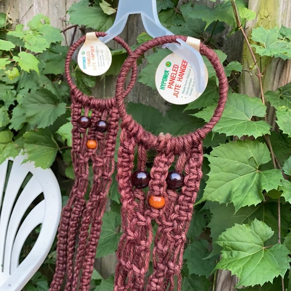 MACRAME PANELED JUTE HANGER - Picture 2 of 4